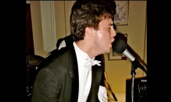 Cooper Trent : Piano Player for Weddings