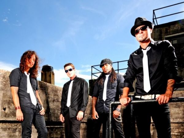MoJiles : Wedding Rock Band